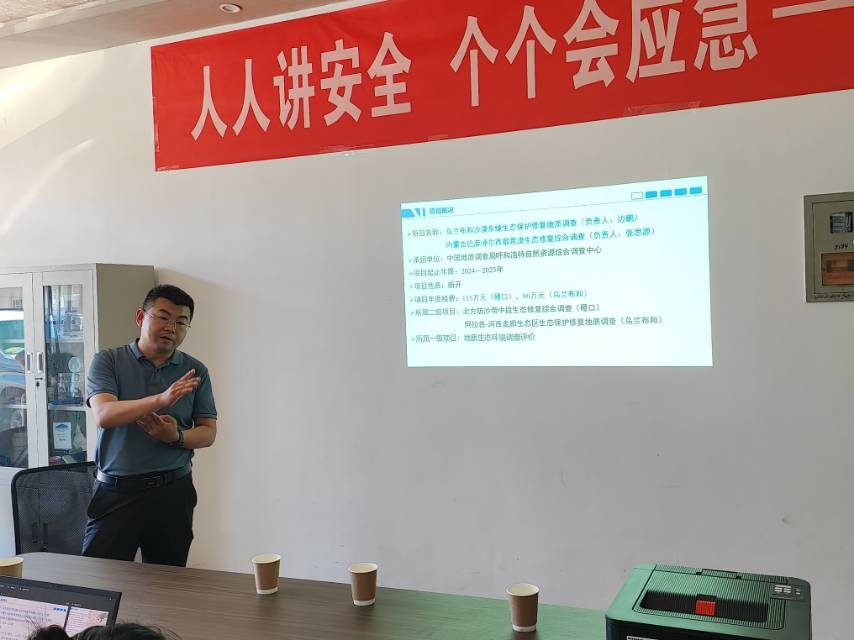 觀泥痕感生態(tài)足跡，聽講解悟治理不易丨長安大學(xué)赴內(nèi)蒙“荒漠生態(tài)修復(fù)”暑期社會實踐