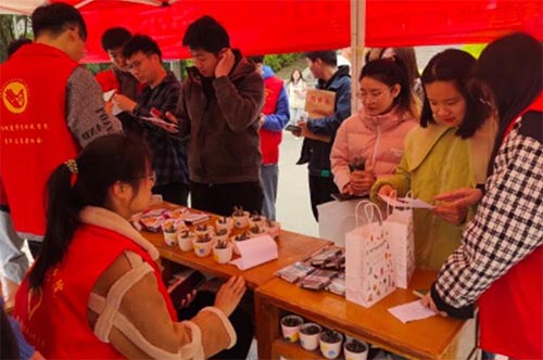 保護環(huán)境山河美，持續(xù)發(fā)展家園興
