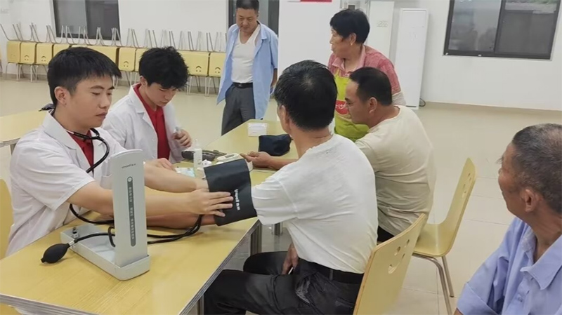 敬老愛(ài)老，溫情相伴