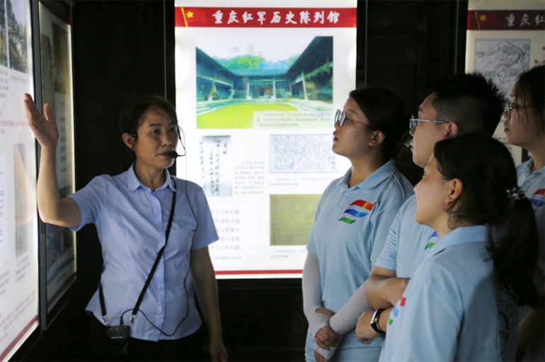 百折不撓奪勝利，團結互助度時艱