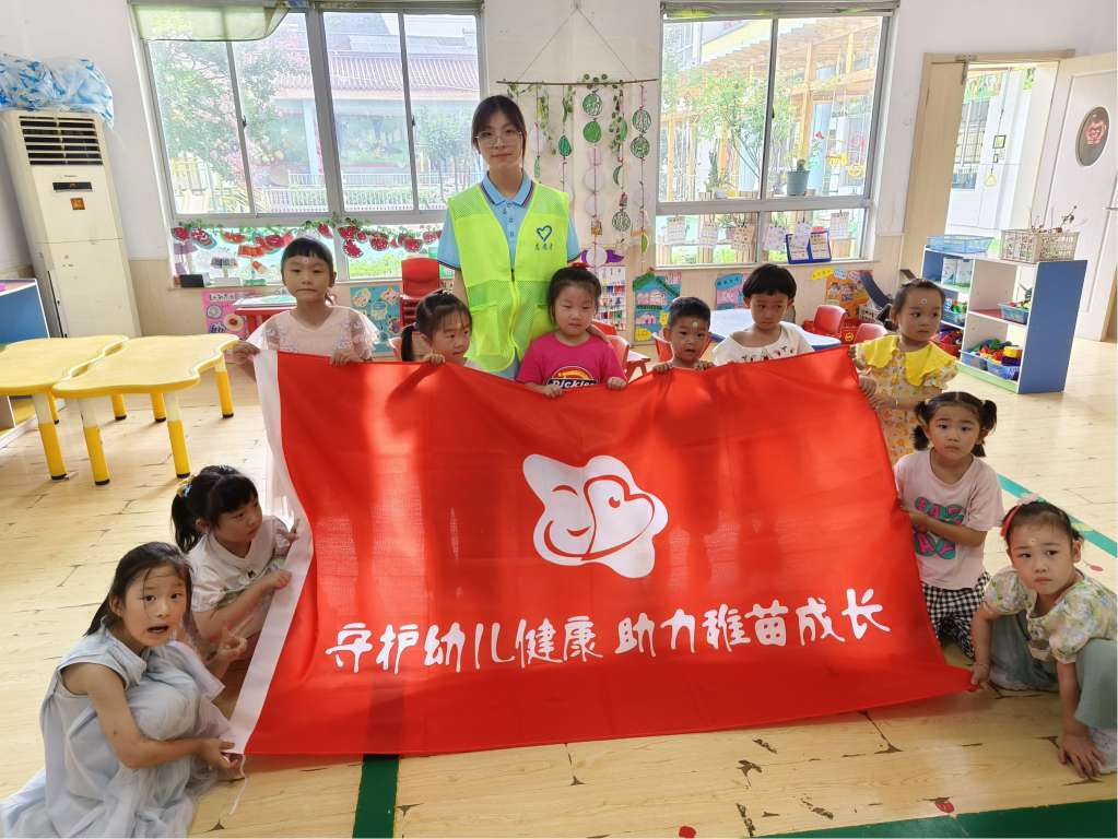 江蘇衛(wèi)生健康職業(yè)學(xué)院學(xué)子三下鄉(xiāng)：繪本宣講，助力幼兒心理健康成長(zhǎng)