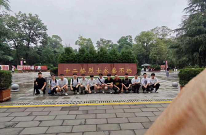 暑期熱血青春，守護烈士英魂——十二橋烈士墓志愿服務活動