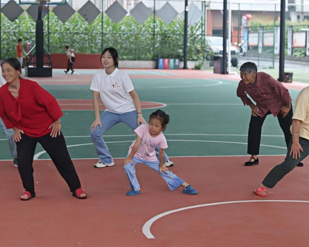 重慶幼兒師?？叼B(yǎng)學(xué)院“三下鄉(xiāng)”團隊開展“老幼同樂，情暖夕陽”主題實踐活動