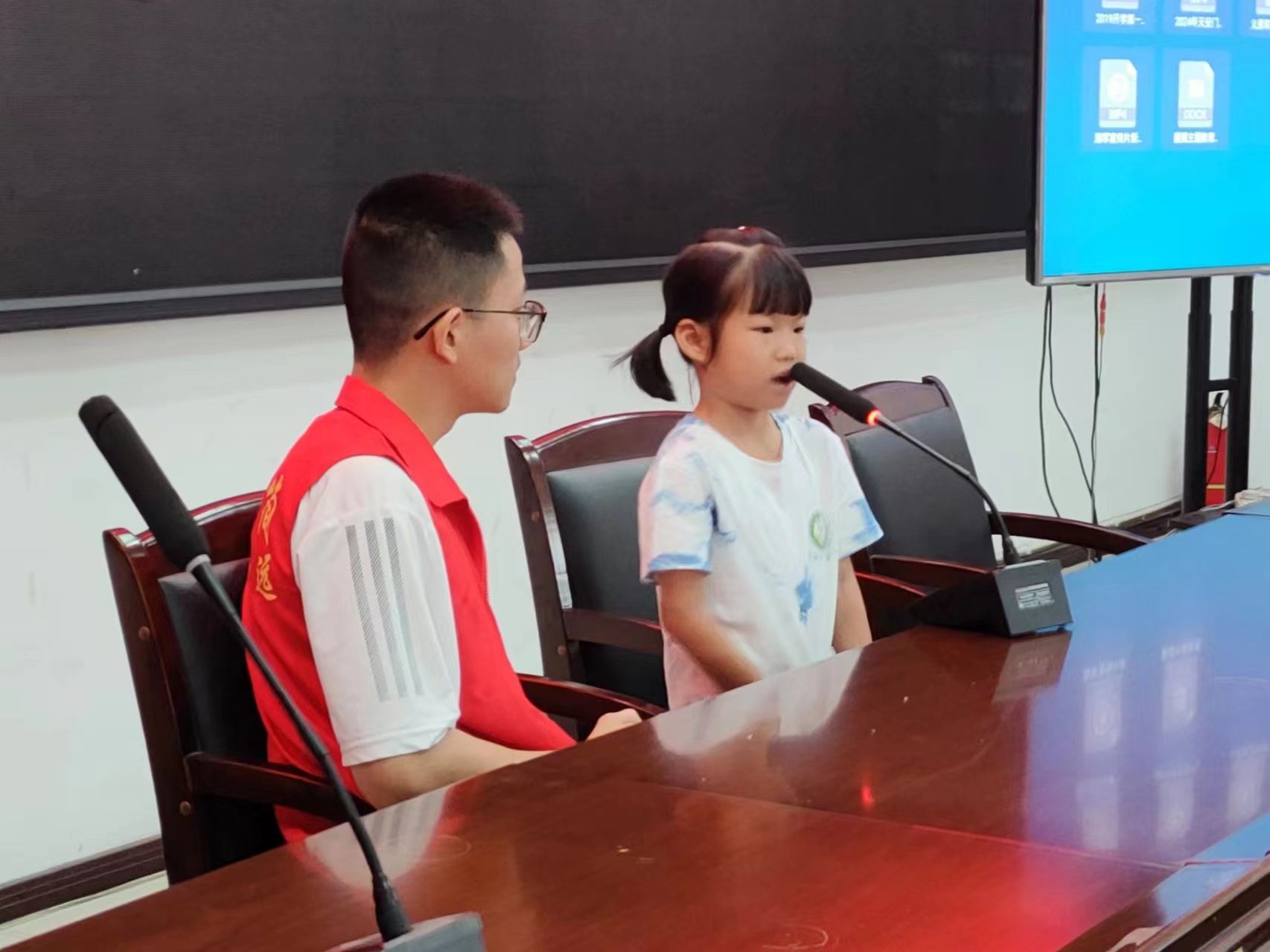 西南石油大學學子用愛點亮鄉村，以書墨繪就夢想