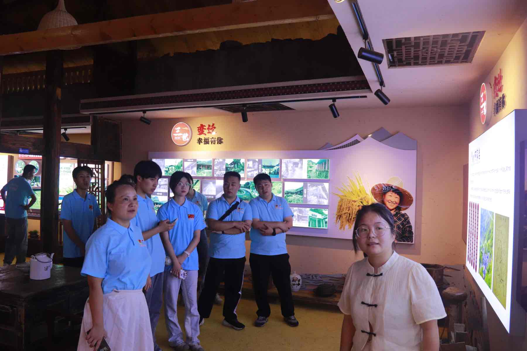 民族團結筑夢行，鄉村振興煥新彩